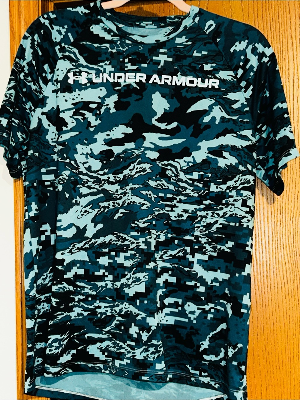 Under Armour Men’s Blue and Teal Camo Short-Sleeve Performance Tee
